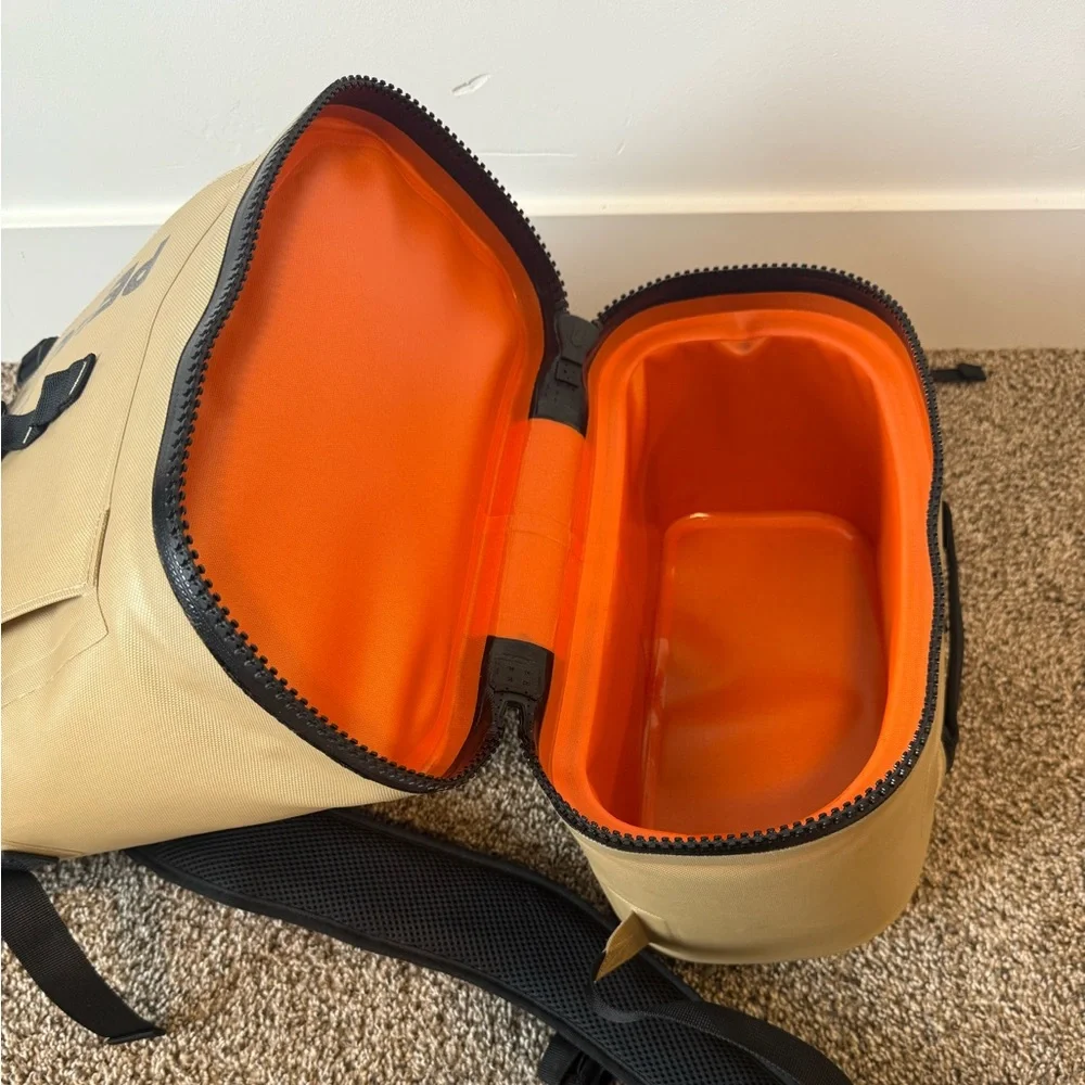 Pelican Dayventure Backpack Cooler - Picture 8 of 8